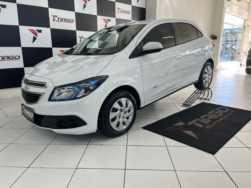 CHEVROLET ONIX HATCH LT 1.4 8V FLEXPOWER 5P MEC. 2015/2015 TIAGO AUTOMÓVEIS VENÂNCIO AIRES / Carros no Vale