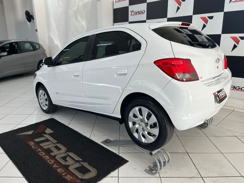 CHEVROLET ONIX HATCH LT 1.4 8V FLEXPOWER 5P MEC. 2015/2015 TIAGO AUTOMÓVEIS VENÂNCIO AIRES / Carros no Vale
