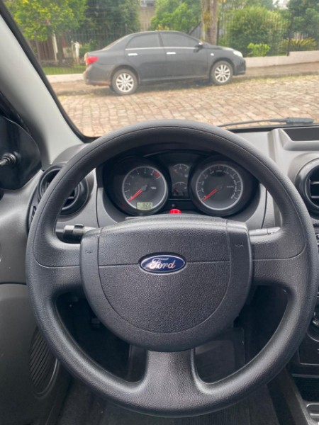 FORD FIESTA 1.0 CLASS HATCH 8V 2013/2014 WS MULTIMARCAS VENÂNCIO AIRES / Carros no Vale