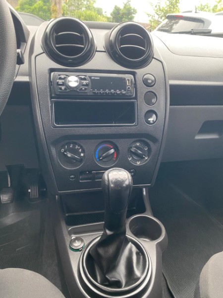 FORD FIESTA 1.0 CLASS HATCH 8V 2013/2014 WS MULTIMARCAS VENÂNCIO AIRES / Carros no Vale