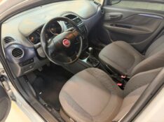 FIAT PUNTO 1.4 ATTRACTIVE ITALIA 8V FLEX 4P MANUAL 2013/2014 LUCAS AUTOMÓVEIS BOM RETIRO DO SUL / Carros no Vale