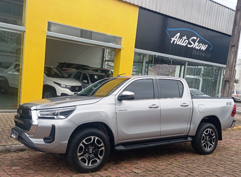 TOYOTA HILUX CD SRX 4X4 2.8 TDI 16V DIESEL AUT. /2022 AUTO SHOW SANTA CRUZ DO SUL / Carros no Vale TOYOTA HILUX CD SRX 4X4 2.8 TDI 16V DIESEL AUT. /2022 AUTO SHOW SANTA CRUZ DO SUL / Carros no Vale