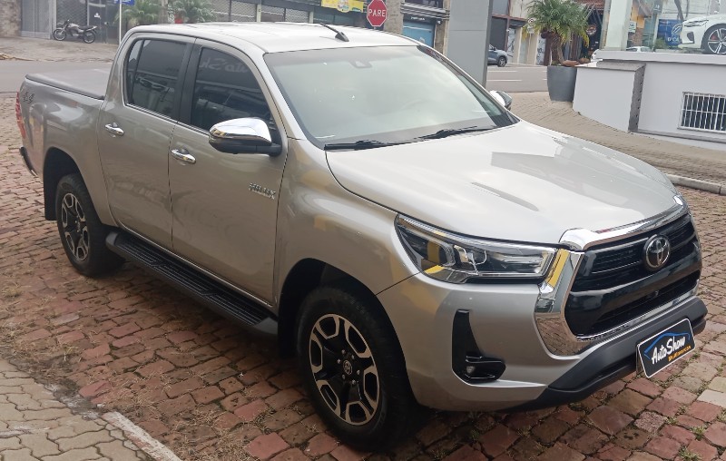 TOYOTA HILUX CD SRX 4X4 2.8 TDI 16V DIESEL AUT. /2022 AUTO SHOW SANTA CRUZ DO SUL / Carros no Vale TOYOTA HILUX CD SRX 4X4 2.8 TDI 16V DIESEL AUT. /2022 AUTO SHOW SANTA CRUZ DO SUL / Carros no Vale