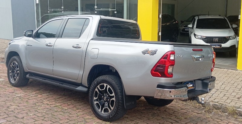 TOYOTA HILUX CD SRX 4X4 2.8 TDI 16V DIESEL AUT. /2022 AUTO SHOW SANTA CRUZ DO SUL / Carros no Vale TOYOTA HILUX CD SRX 4X4 2.8 TDI 16V DIESEL AUT. /2022 AUTO SHOW SANTA CRUZ DO SUL / Carros no Vale
