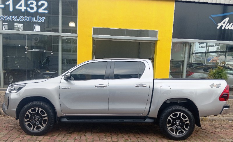 TOYOTA HILUX CD SRX 4X4 2.8 TDI 16V DIESEL AUT. /2022 AUTO SHOW SANTA CRUZ DO SUL / Carros no Vale TOYOTA HILUX CD SRX 4X4 2.8 TDI 16V DIESEL AUT. /2022 AUTO SHOW SANTA CRUZ DO SUL / Carros no Vale