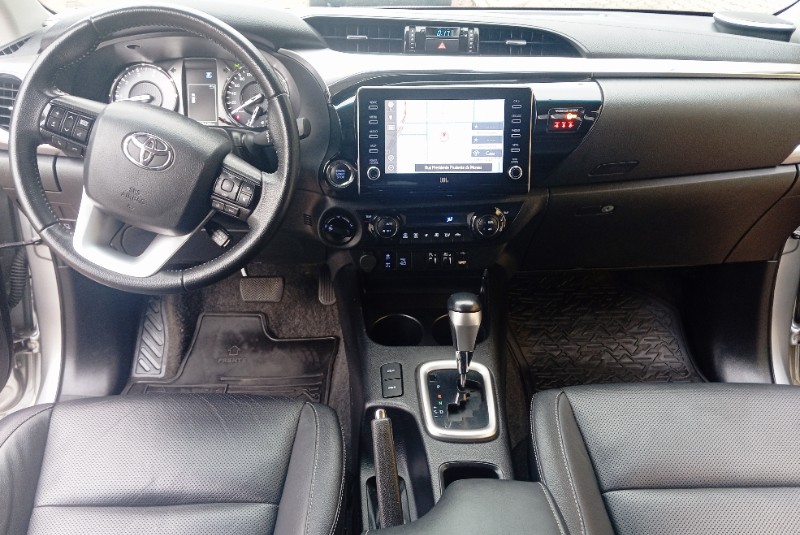 TOYOTA HILUX CD SRX 4X4 2.8 TDI 16V DIESEL AUT. /2022 AUTO SHOW SANTA CRUZ DO SUL / Carros no Vale TOYOTA HILUX CD SRX 4X4 2.8 TDI 16V DIESEL AUT. /2022 AUTO SHOW SANTA CRUZ DO SUL / Carros no Vale