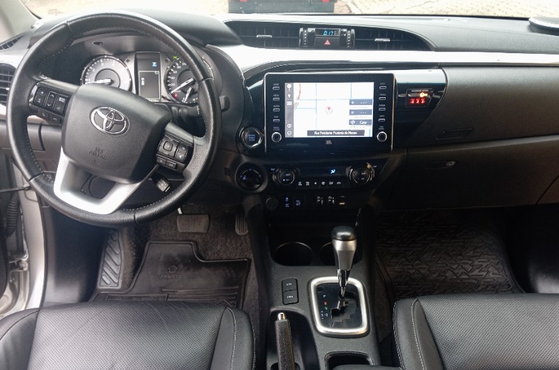 TOYOTA HILUX CD SRX 4X4 2.8 TDI 16V DIESEL AUT. /2022 AUTO SHOW SANTA CRUZ DO SUL / Carros no Vale TOYOTA HILUX CD SRX 4X4 2.8 TDI 16V DIESEL AUT. /2022 AUTO SHOW SANTA CRUZ DO SUL / Carros no Vale