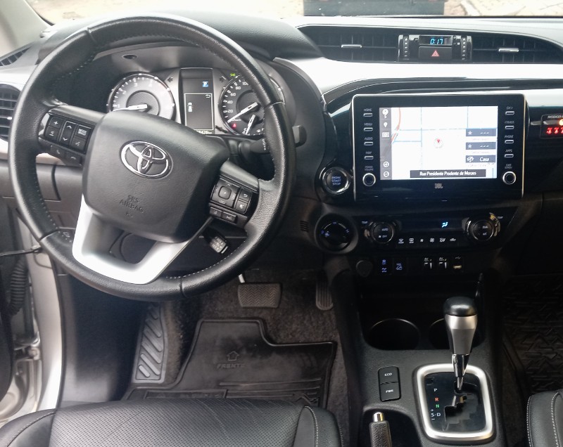 TOYOTA HILUX CD SRX 4X4 2.8 TDI 16V DIESEL AUT. /2022 AUTO SHOW SANTA CRUZ DO SUL / Carros no Vale TOYOTA HILUX CD SRX 4X4 2.8 TDI 16V DIESEL AUT. /2022 AUTO SHOW SANTA CRUZ DO SUL / Carros no Vale