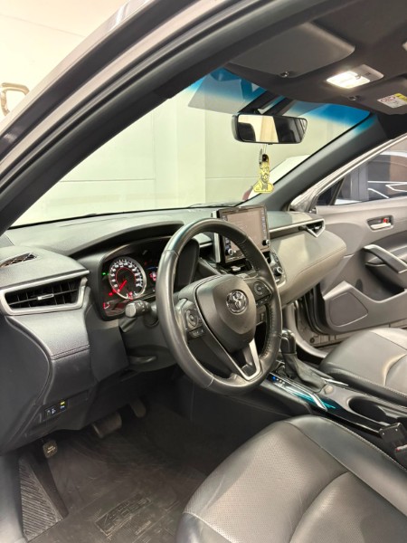 TOYOTA COROLLA CROSS XRE /2022 DE CONTO AUTOMÓVEIS SARANDI / Carros no Vale TOYOTA COROLLA CROSS XRE /2022 DE CONTO AUTOMÓVEIS SARANDI / Carros no Vale
