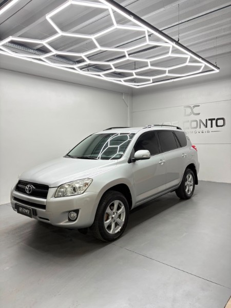 TOYOTA RAV4 2.4 4X2 16V /2011 DE CONTO AUTOMÓVEIS SARANDI / Carros no Vale TOYOTA RAV4 2.4 4X2 16V /2011 DE CONTO AUTOMÓVEIS SARANDI / Carros no Vale