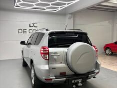 TOYOTA RAV4 2.4 4X2 16V /2011 DE CONTO AUTOMÓVEIS SARANDI / Carros no Vale