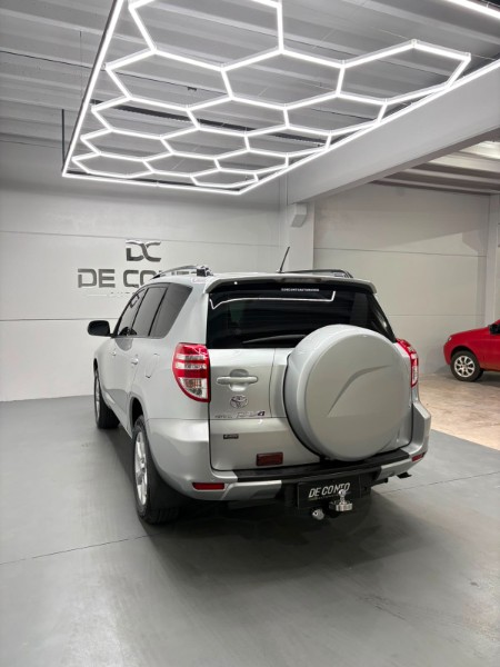 TOYOTA RAV4 2.4 4X2 16V /2011 DE CONTO AUTOMÓVEIS SARANDI / Carros no Vale TOYOTA RAV4 2.4 4X2 16V /2011 DE CONTO AUTOMÓVEIS SARANDI / Carros no Vale