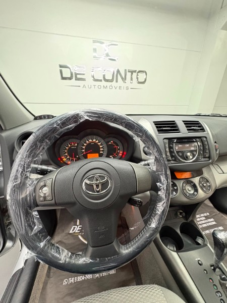 TOYOTA RAV4 2.4 4X2 16V /2011 DE CONTO AUTOMÓVEIS SARANDI / Carros no Vale TOYOTA RAV4 2.4 4X2 16V /2011 DE CONTO AUTOMÓVEIS SARANDI / Carros no Vale