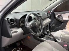 TOYOTA RAV4 2.4 4X2 16V /2011 DE CONTO AUTOMÓVEIS SARANDI / Carros no Vale