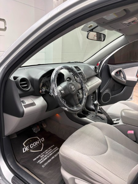 TOYOTA RAV4 2.4 4X2 16V /2011 DE CONTO AUTOMÓVEIS SARANDI / Carros no Vale TOYOTA RAV4 2.4 4X2 16V /2011 DE CONTO AUTOMÓVEIS SARANDI / Carros no Vale
