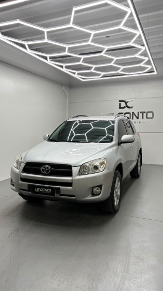 TOYOTA RAV4 2.4 4X2 16V /2011 DE CONTO AUTOMÓVEIS SARANDI / Carros no Vale TOYOTA RAV4 2.4 4X2 16V /2011 DE CONTO AUTOMÓVEIS SARANDI / Carros no Vale