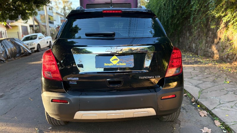 CHEVROLET TRACKER LTZ 1.8 AT 2013/2014 ESTAÇÃO DO CARRO ESTRELA / Carros no Vale