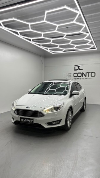 FORD FOCUS 2.0 TITANIUM PLUS 16V /2018 DE CONTO AUTOMÓVEIS SARANDI / Carros no Vale