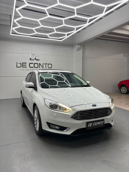 FORD FOCUS 2.0 TITANIUM PLUS 16V /2018 DE CONTO AUTOMÓVEIS SARANDI / Carros no Vale