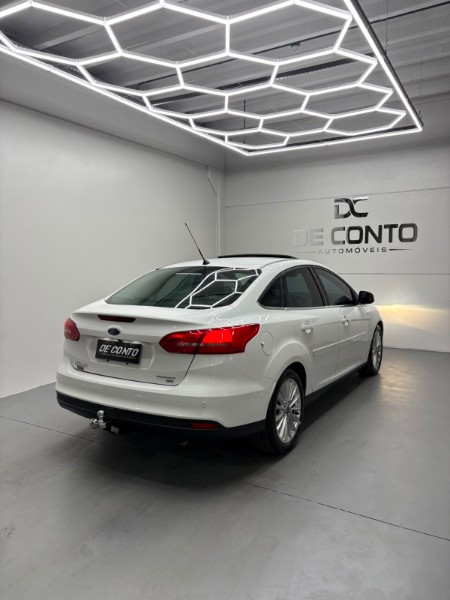 FORD FOCUS 2.0 TITANIUM PLUS 16V /2018 DE CONTO AUTOMÓVEIS SARANDI / Carros no Vale