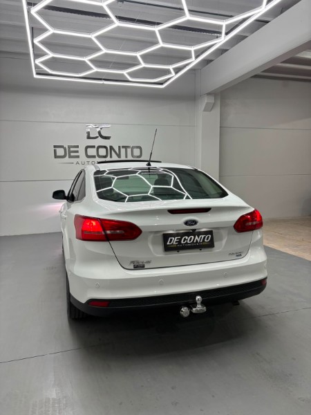 FORD FOCUS 2.0 TITANIUM PLUS 16V /2018 DE CONTO AUTOMÓVEIS SARANDI / Carros no Vale
