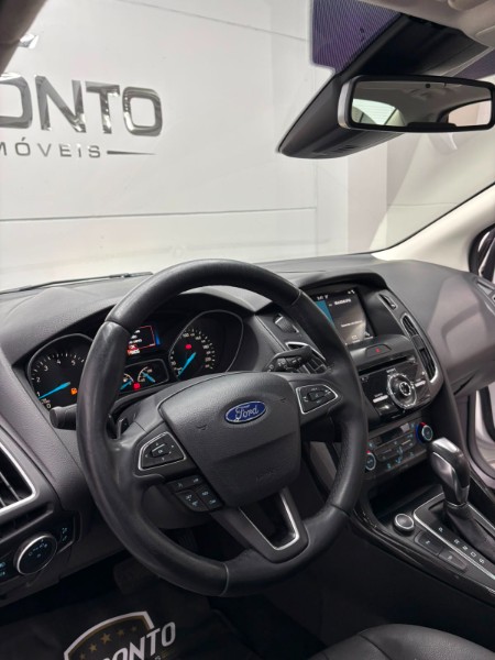 FORD FOCUS 2.0 TITANIUM PLUS 16V /2018 DE CONTO AUTOMÓVEIS SARANDI / Carros no Vale