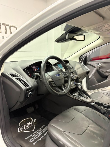 FORD FOCUS 2.0 TITANIUM PLUS 16V /2018 DE CONTO AUTOMÓVEIS SARANDI / Carros no Vale