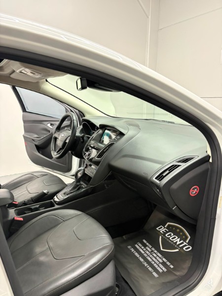 FORD FOCUS 2.0 TITANIUM PLUS 16V /2018 DE CONTO AUTOMÓVEIS SARANDI / Carros no Vale