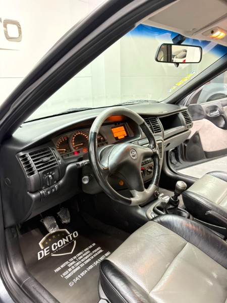 CHEVROLET VECTRA 2.2 CHALLENGE 16V /2001 DE CONTO AUTOMÓVEIS SARANDI / Carros no Vale