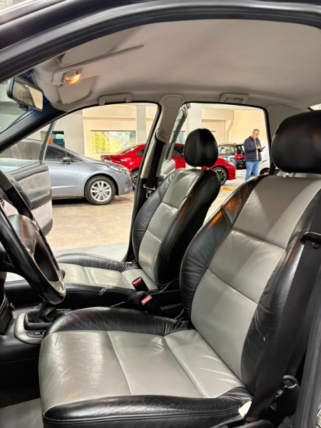 CHEVROLET VECTRA 2.2 CHALLENGE 16V /2001 DE CONTO AUTOMÓVEIS SARANDI / Carros no Vale