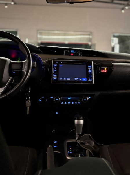TOYOTA HILLUX CD SRV 2018/2019 JM AUTOMÓVEIS VENÂNCIO AIRES / Carros no Vale