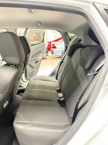 FORD FIESTA 1.5 SE HATCH 16V FLEX 4P MANUAL /2016 DE CONTO AUTOMÓVEIS SARANDI / Carros no Vale