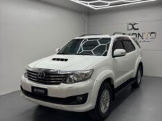 TOYOTA HILUX SW4 3.0 SRV 4X4 7 LUGARES 16V TURBO INTERCOOLER DIESEL 4P AUT /2014 DE CONTO AUTOMÓVEIS SARANDI / Carros no Vale