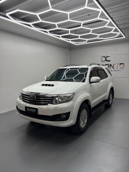 TOYOTA HILUX SW4 3.0 SRV 4X4 7 LUGARES 16V TURBO INTERCOOLER DIESEL 4P AUT /2014 DE CONTO AUTOMÓVEIS SARANDI / Carros no Vale TOYOTA HILUX SW4 3.0 SRV 4X4 7 LUGARES 16V TURBO INTERCOOLER DIESEL 4P AUT /2014 DE CONTO AUTOMÓVEIS SARANDI / Carros no Vale