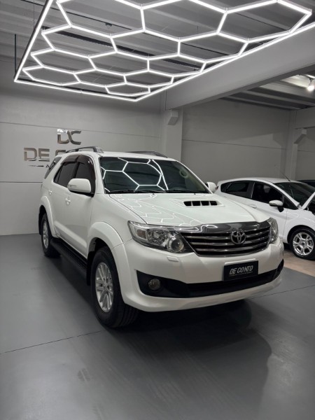 TOYOTA HILUX SW4 3.0 SRV 4X4 7 LUGARES 16V TURBO INTERCOOLER DIESEL 4P AUT /2014 DE CONTO AUTOMÓVEIS SARANDI / Carros no Vale TOYOTA HILUX SW4 3.0 SRV 4X4 7 LUGARES 16V TURBO INTERCOOLER DIESEL 4P AUT /2014 DE CONTO AUTOMÓVEIS SARANDI / Carros no Vale