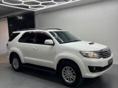 TOYOTA HILUX SW4 3.0 SRV 4X4 7 LUGARES 16V TURBO INTERCOOLER DIESEL 4P AUT /2014 DE CONTO AUTOMÓVEIS SARANDI / Carros no Vale