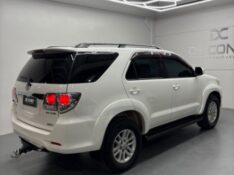 TOYOTA HILUX SW4 3.0 SRV 4X4 7 LUGARES 16V TURBO INTERCOOLER DIESEL 4P AUT /2014 DE CONTO AUTOMÓVEIS SARANDI / Carros no Vale