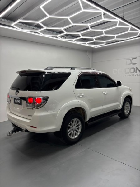 TOYOTA HILUX SW4 3.0 SRV 4X4 7 LUGARES 16V TURBO INTERCOOLER DIESEL 4P AUT /2014 DE CONTO AUTOMÓVEIS SARANDI / Carros no Vale TOYOTA HILUX SW4 3.0 SRV 4X4 7 LUGARES 16V TURBO INTERCOOLER DIESEL 4P AUT /2014 DE CONTO AUTOMÓVEIS SARANDI / Carros no Vale