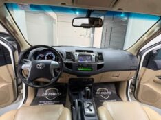 TOYOTA HILUX SW4 3.0 SRV 4X4 7 LUGARES 16V TURBO INTERCOOLER DIESEL 4P AUT /2014 DE CONTO AUTOMÓVEIS SARANDI / Carros no Vale
