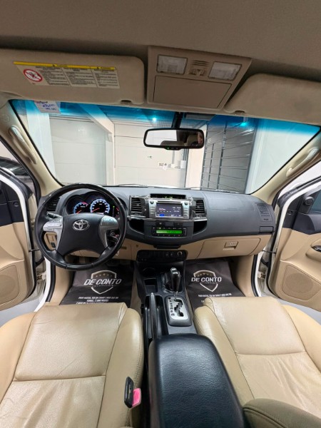 TOYOTA HILUX SW4 3.0 SRV 4X4 7 LUGARES 16V TURBO INTERCOOLER DIESEL 4P AUT /2014 DE CONTO AUTOMÓVEIS SARANDI / Carros no Vale TOYOTA HILUX SW4 3.0 SRV 4X4 7 LUGARES 16V TURBO INTERCOOLER DIESEL 4P AUT /2014 DE CONTO AUTOMÓVEIS SARANDI / Carros no Vale