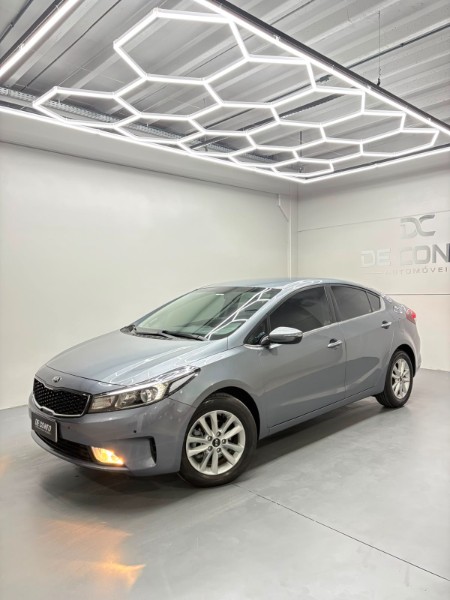 KIA CERATO 1.6 16V FLEX AUT. /2018 DE CONTO AUTOMÓVEIS SARANDI / Carros no Vale