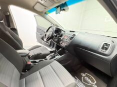 KIA CERATO 1.6 16V FLEX AUT. /2018 DE CONTO AUTOMÓVEIS SARANDI / Carros no Vale