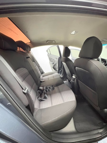 KIA CERATO 1.6 16V FLEX AUT. /2018 DE CONTO AUTOMÓVEIS SARANDI / Carros no Vale