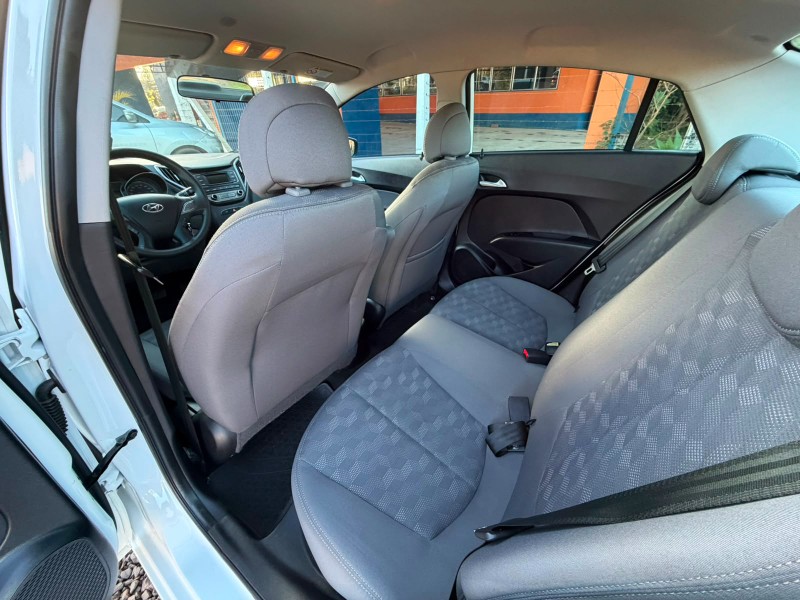 HYUNDAI HB20S COMFORT 1.6 /2017 MENEGHINI VEÍCULOS ARROIO DO MEIO / Carros no Vale