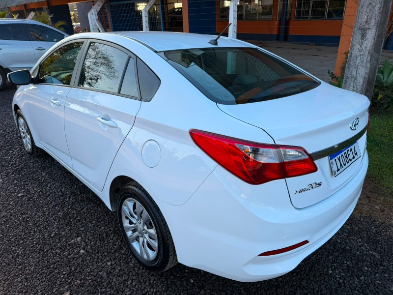 HYUNDAI HB20S COMFORT 1.6 /2017 MENEGHINI VEÍCULOS ARROIO DO MEIO / Carros no Vale