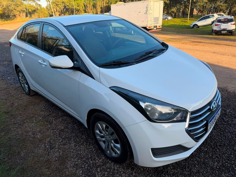 HYUNDAI HB20S COMFORT 1.6 /2017 MENEGHINI VEÍCULOS ARROIO DO MEIO / Carros no Vale