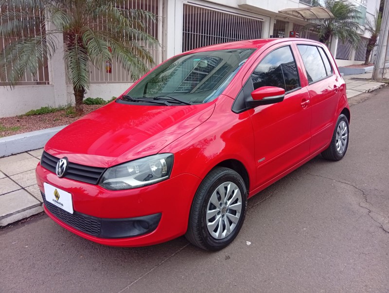 VOLKSWAGEN FOX GII 1.0 2010/2011 ALTERNATIVA VEÍCULOS LAJEADO / Carros no Vale