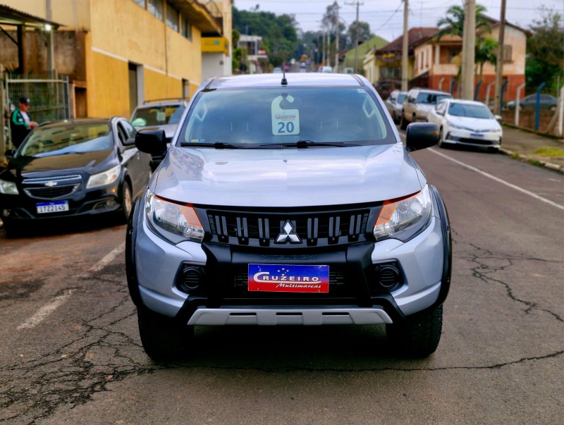 MITSUBISHI L200 TRITON SPORT GLX 2.4 CD DIESEL 2018 2019/2020 CRUZEIRO MULTIMARCAS CRUZEIRO DO SUL / Carros no Vale