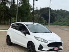 FORD FIESTA 1.0 ECOBOOST TITANIUM PLUS HATCH 12V GASOLINA 4P POWERSHIFT /2018 NEURI VEÍCULOS LAJEADO / Carros no Vale