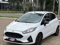 FORD FIESTA 1.0 ECOBOOST TITANIUM PLUS HATCH 12V GASOLINA 4P POWERSHIFT /2018 NEURI VEÍCULOS LAJEADO / Carros no Vale